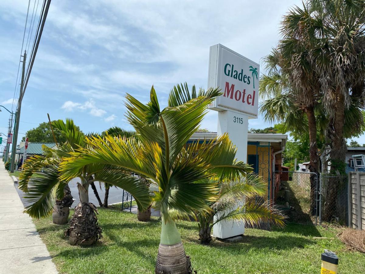 Glades-Motel-Naples-Exterior.JPEG